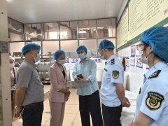 <b>落实从业人员持证上岗、按期健康体检轨制</b>